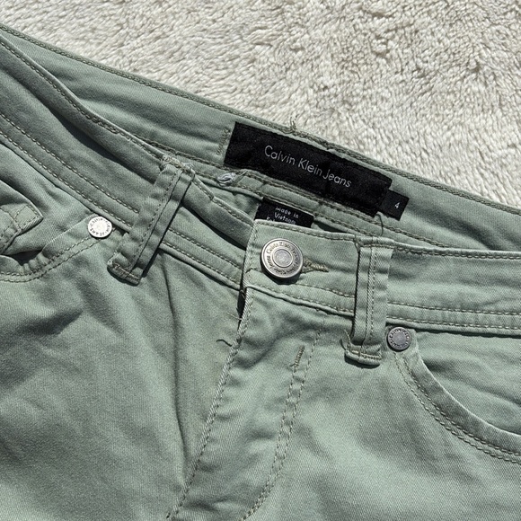 Calvin Klein Sage Green Skinny Chino Pants | Size 4 - Picture 4 of 8